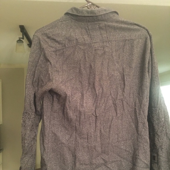 GUESS medium button up. - Picture 6 of 8